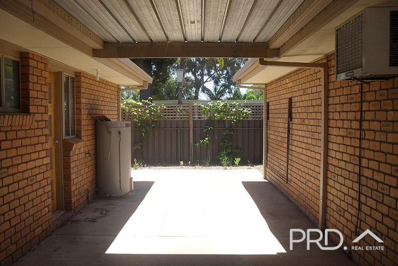 7/8 West Road BURONGA 2