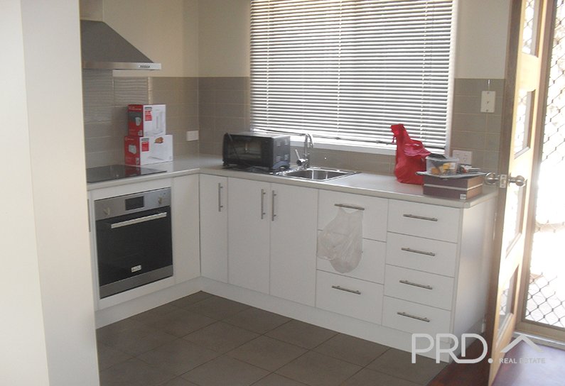 7/8 West Road BURONGA 3