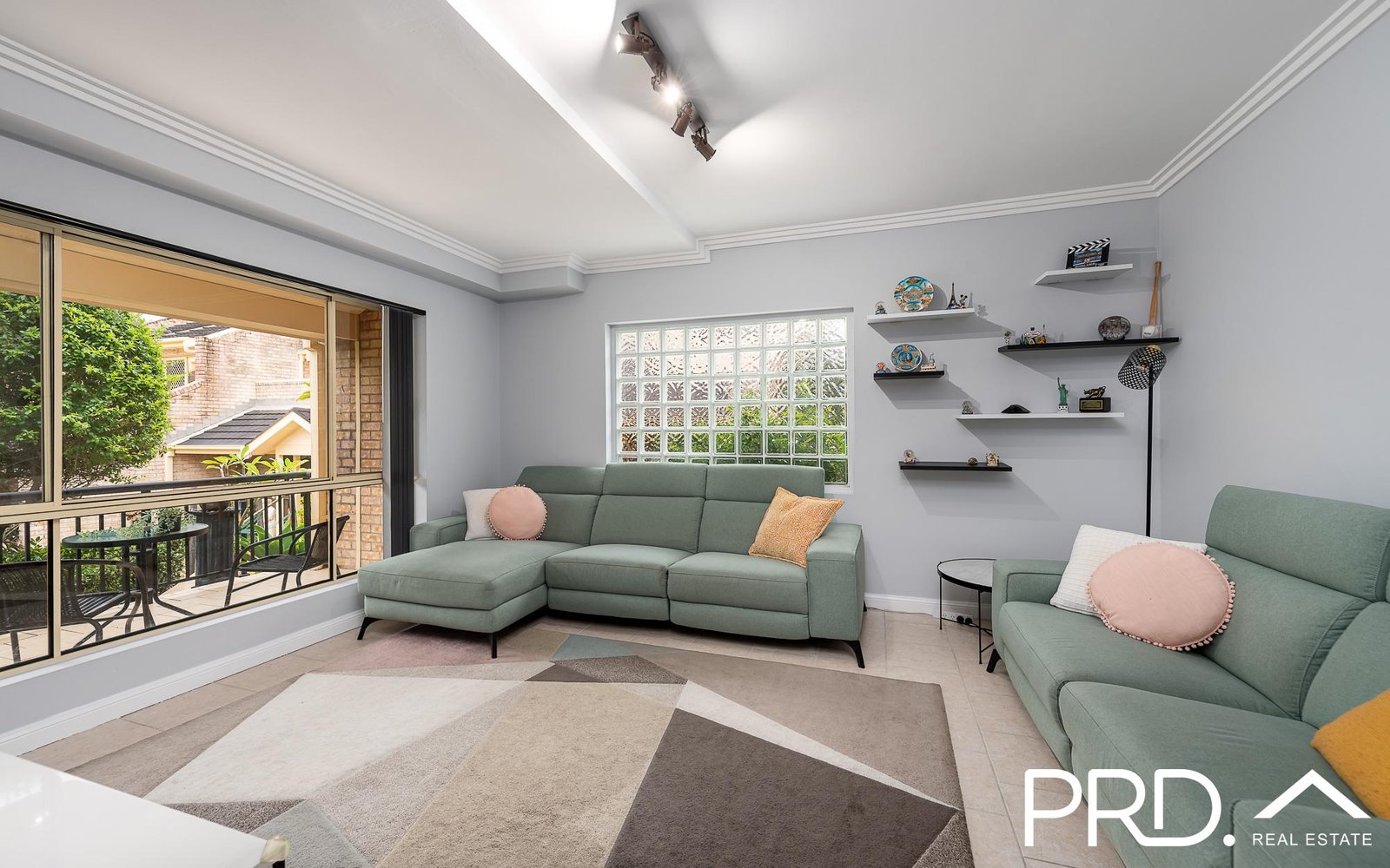 7/837 Henry Lawson Drive PICNIC POINT 2