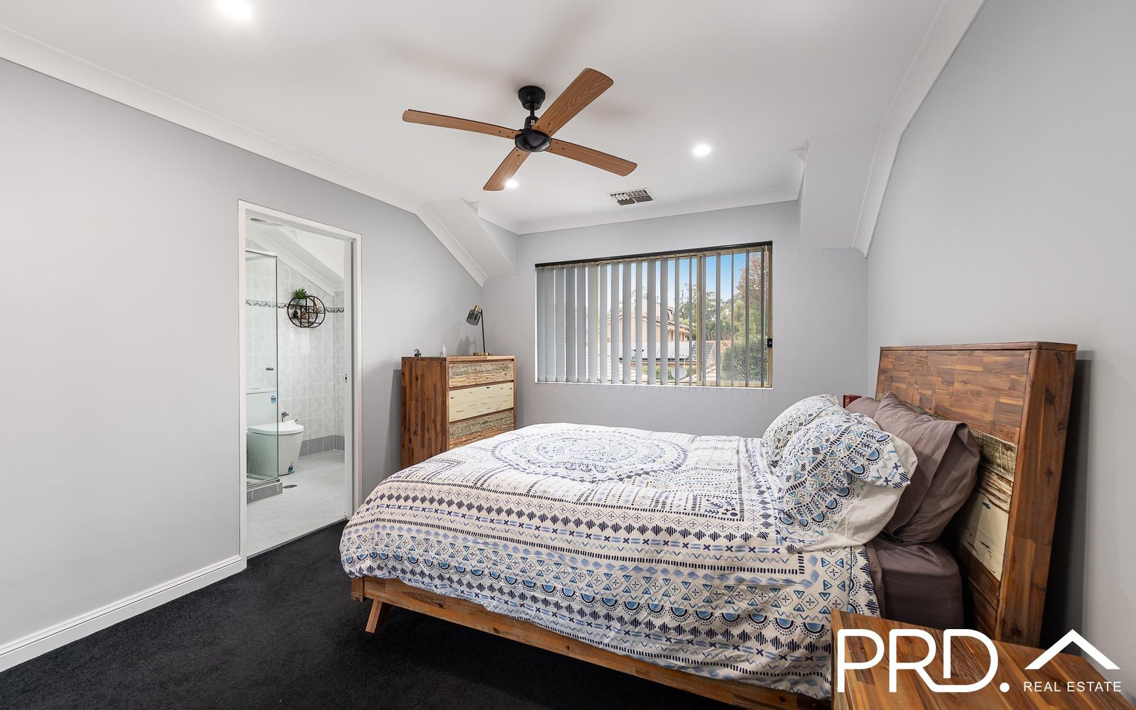 7/837 Henry Lawson Drive PICNIC POINT 5