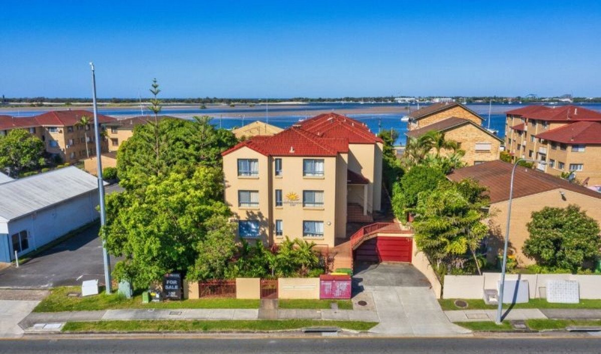 7/89 Frank Street Labrador 2