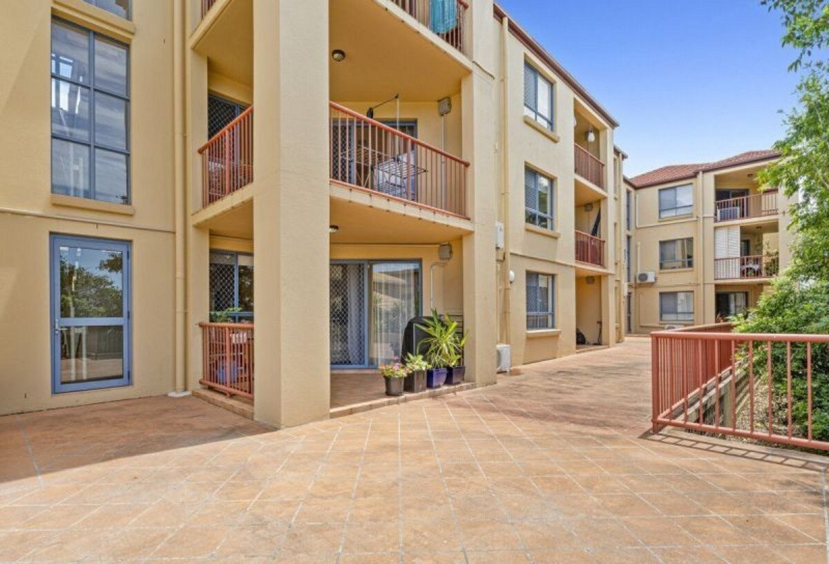 7/89 Frank Street Labrador 8