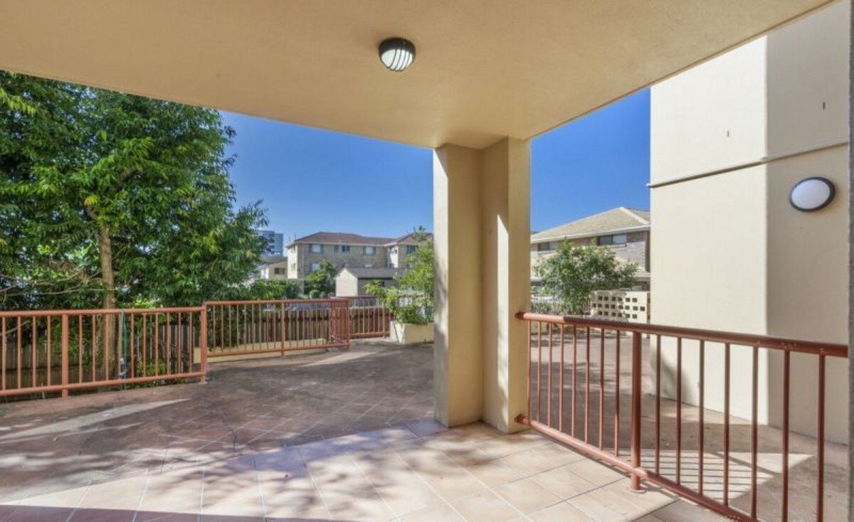 7/89 Frank Street Labrador 9