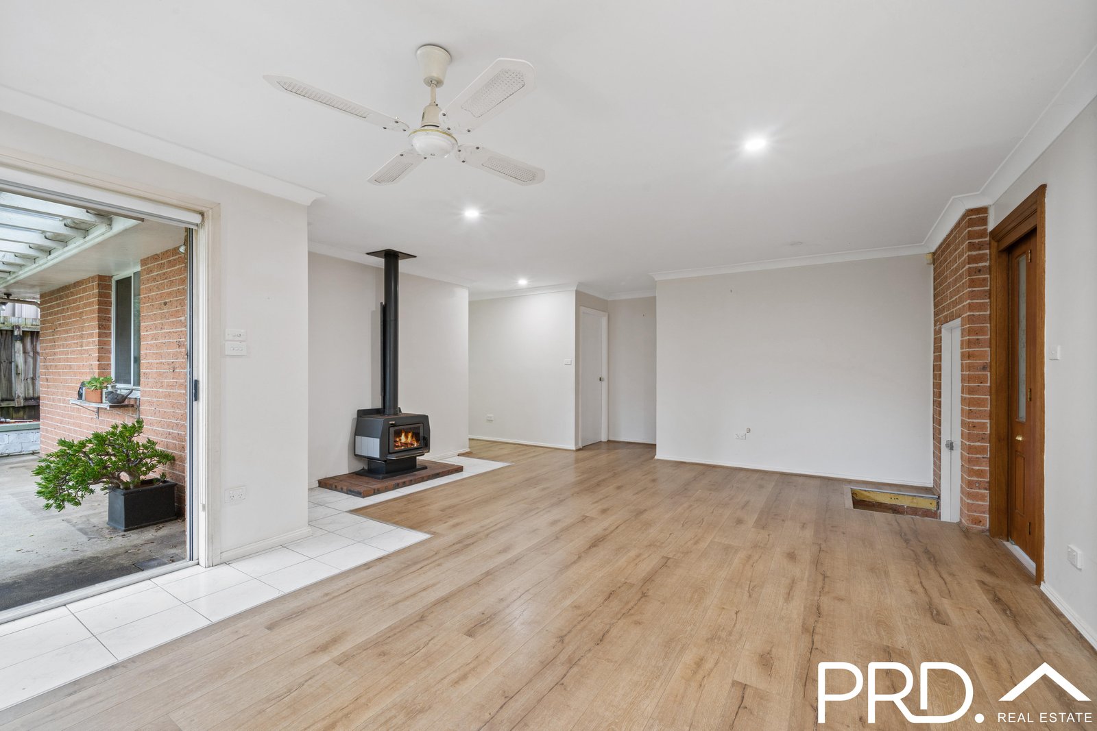 789 Henry Lawson Drive PICNIC POINT 2