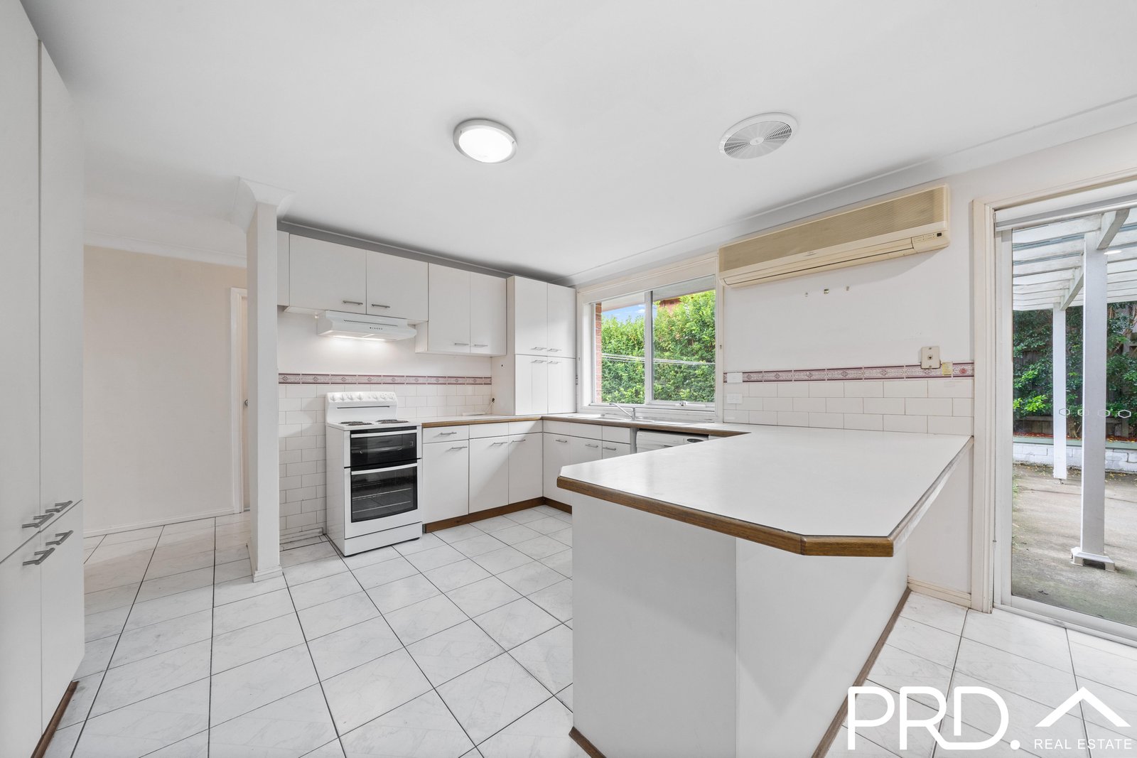 789 Henry Lawson Drive PICNIC POINT 3