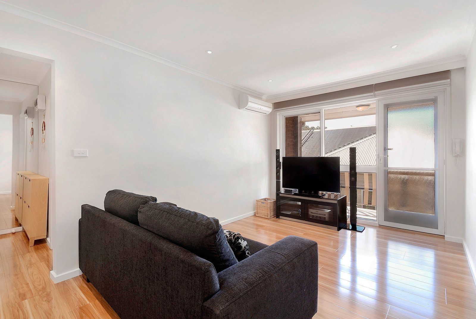 Gallery: 7/9 Daniell Crescent