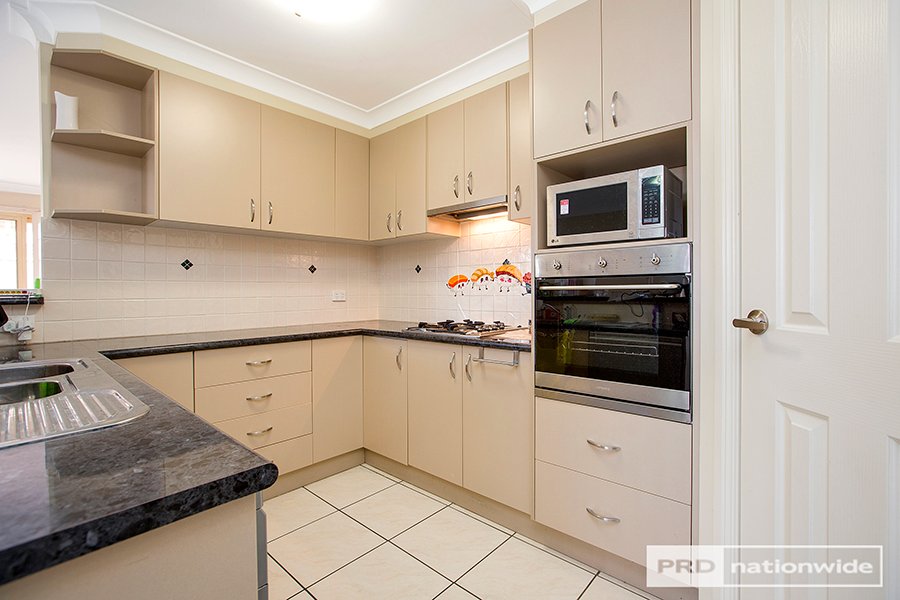 79 Grant Street TAMWORTH 4