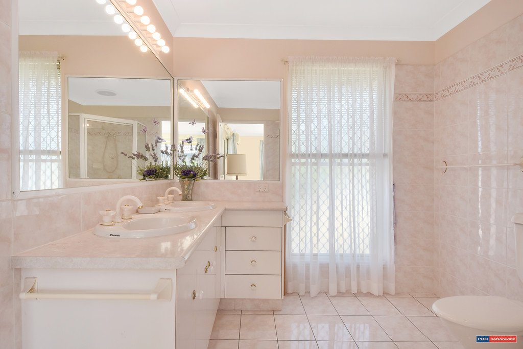 79 Honeyeater Drive BURLEIGH WATERS 8