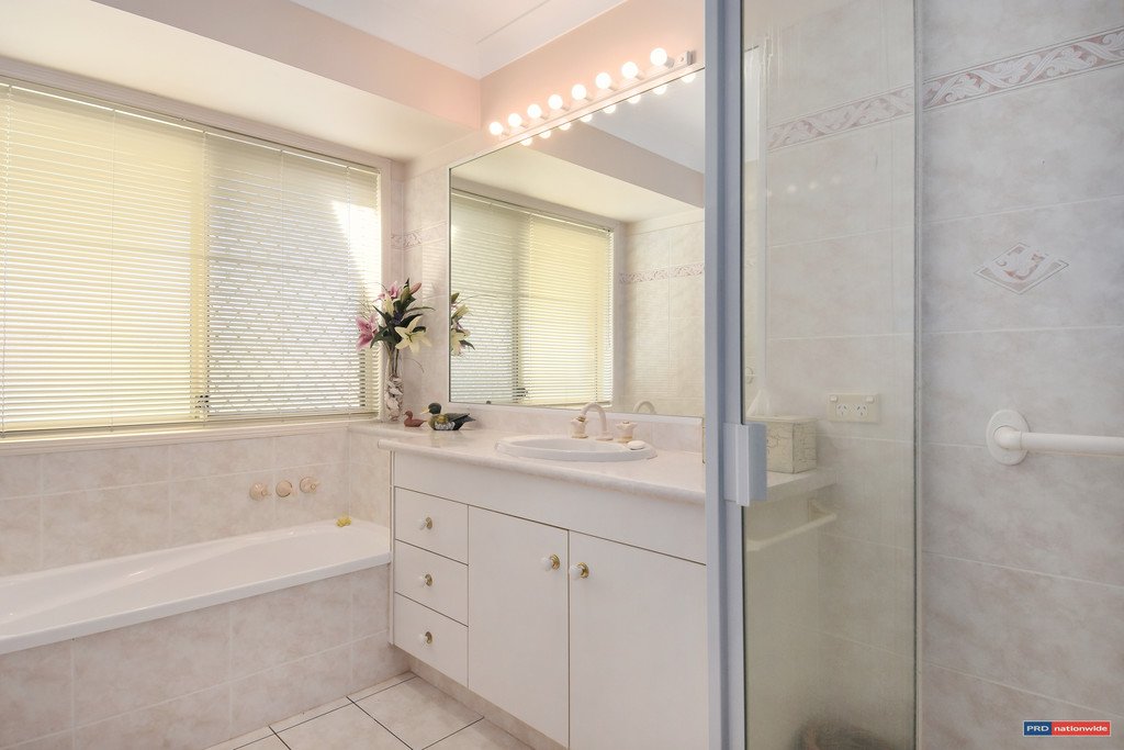 79 Honeyeater Drive BURLEIGH WATERS 11