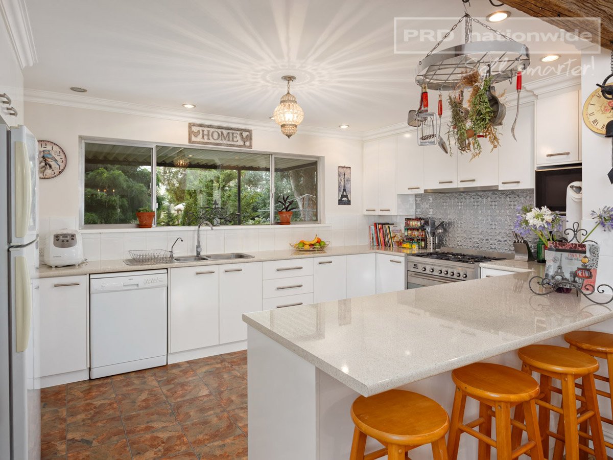 79 Mitchell Road LAKE ALBERT 2