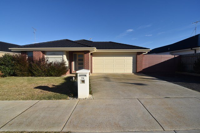 Photos: 79 Moreillon Boulevard