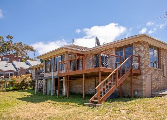 79 Suncoast Drive BLACKMANS BAY 2