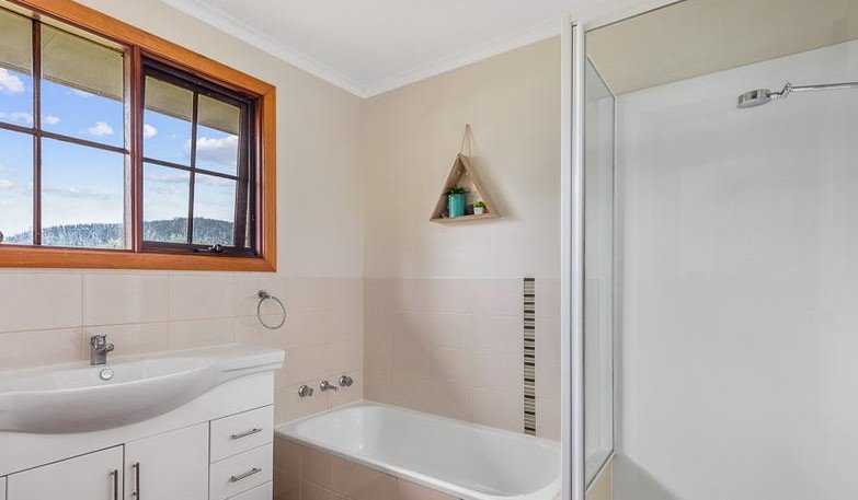 79 Suncoast Drive BLACKMANS BAY 12