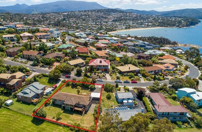 79 Suncoast Drive BLACKMANS BAY 17