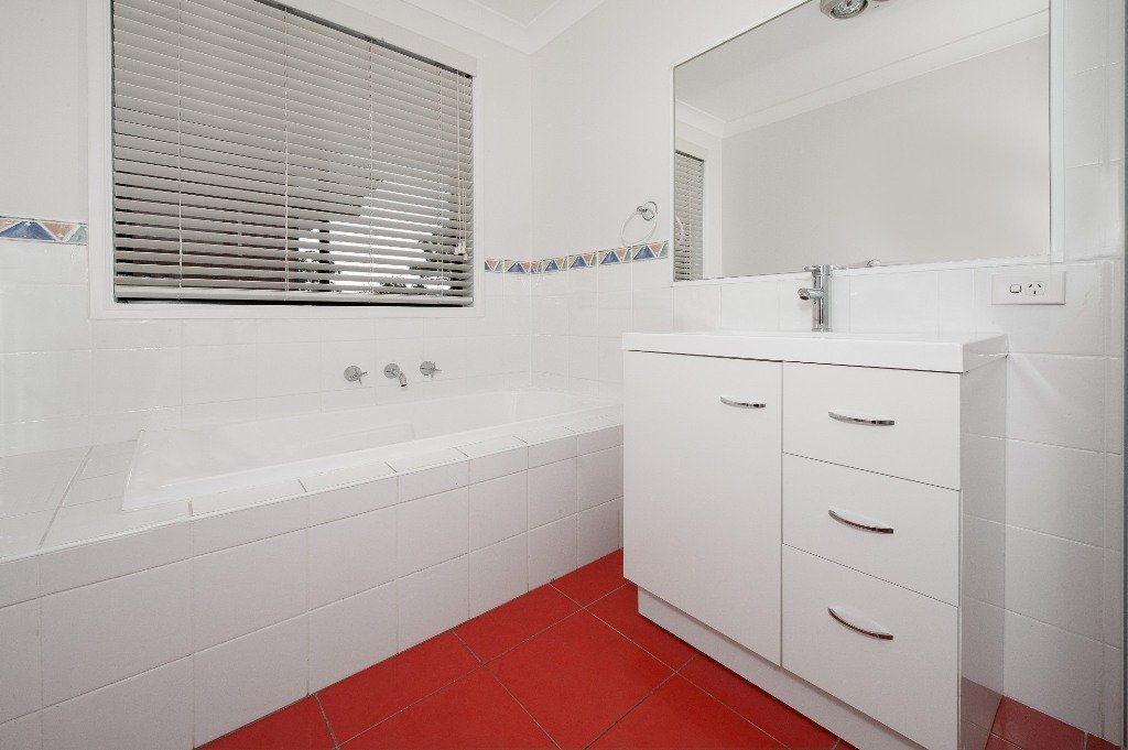 79 Tenterden Road BOTANY 9