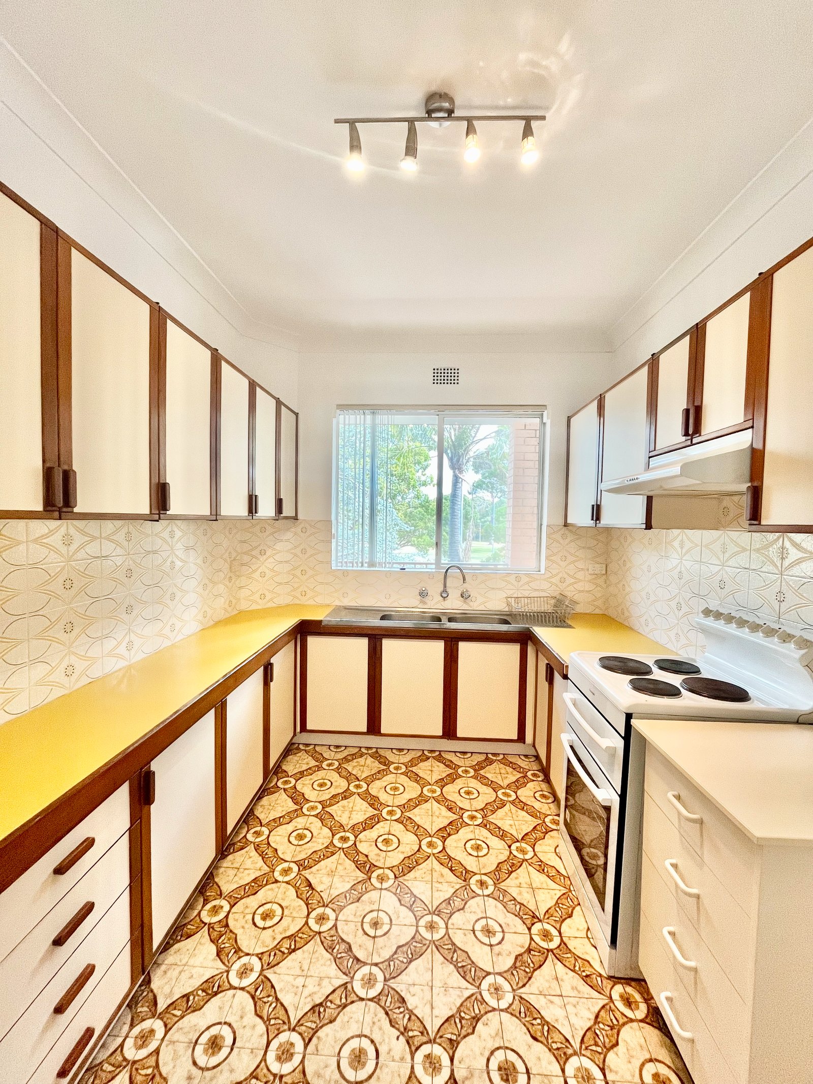 7/94-96 Chuter Avenue RAMSGATE BEACH 2