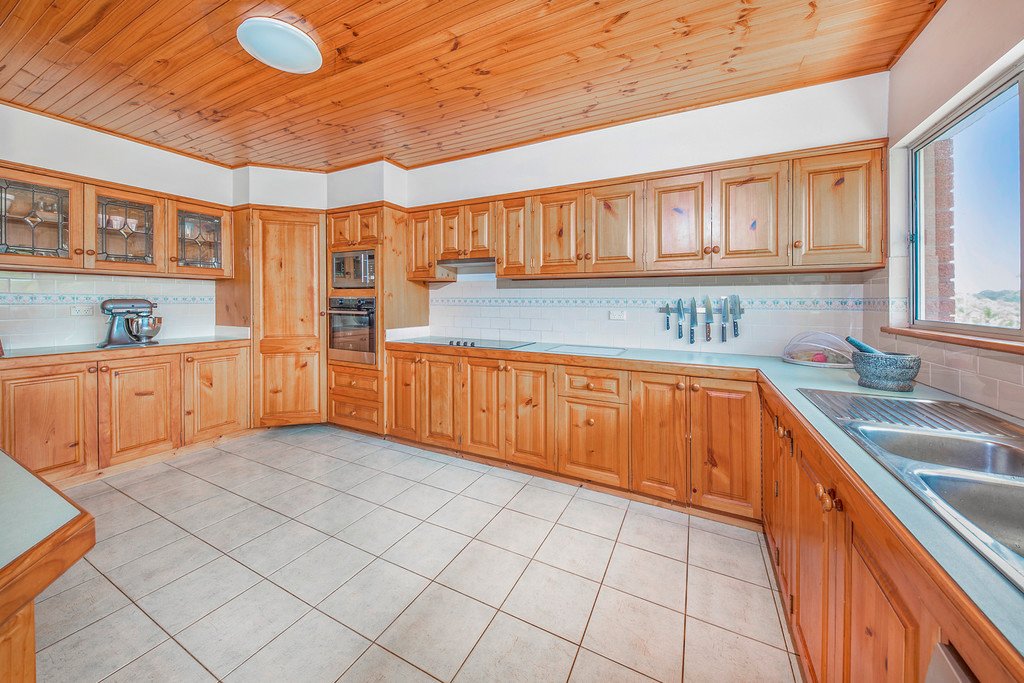 794 Hinton Road OSTERLEY 4