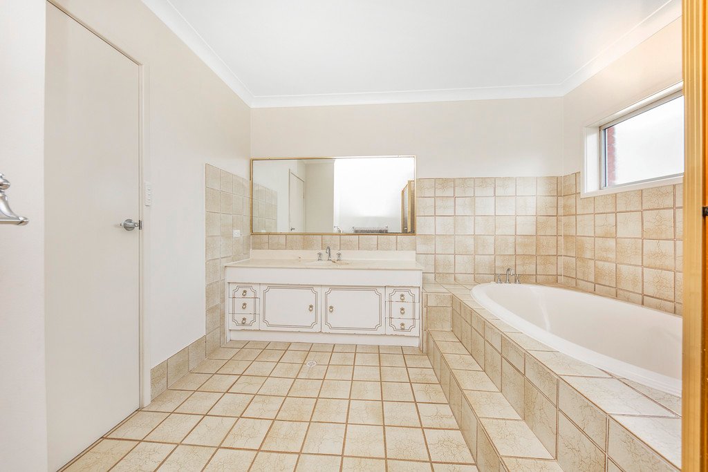 794 Hinton Road OSTERLEY 16