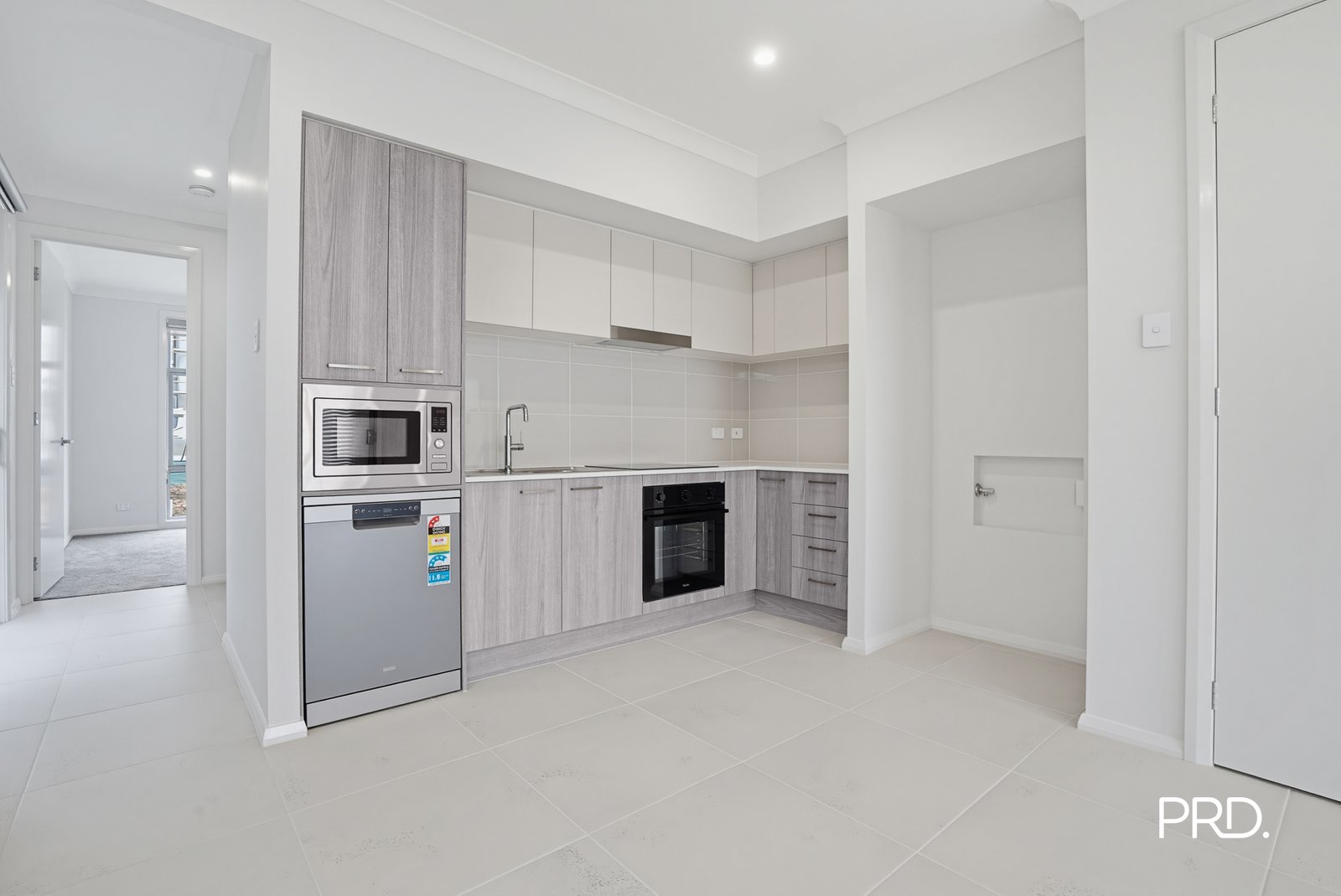7A Albert St  Oran Park 3
