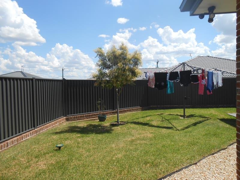 7A Warrumbungle Close TAMWORTH 2