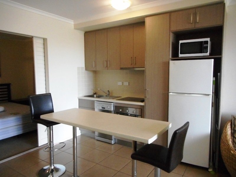 7a/14 Waterson Way AIRLIE BEACH 2