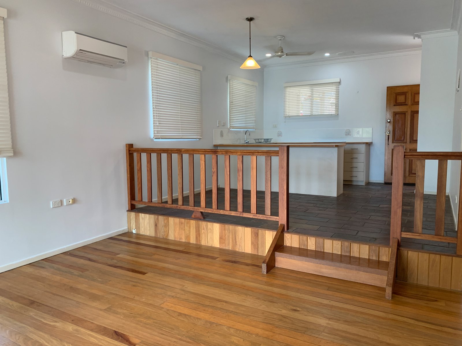7B Eshelby Drive CANNONVALE 2