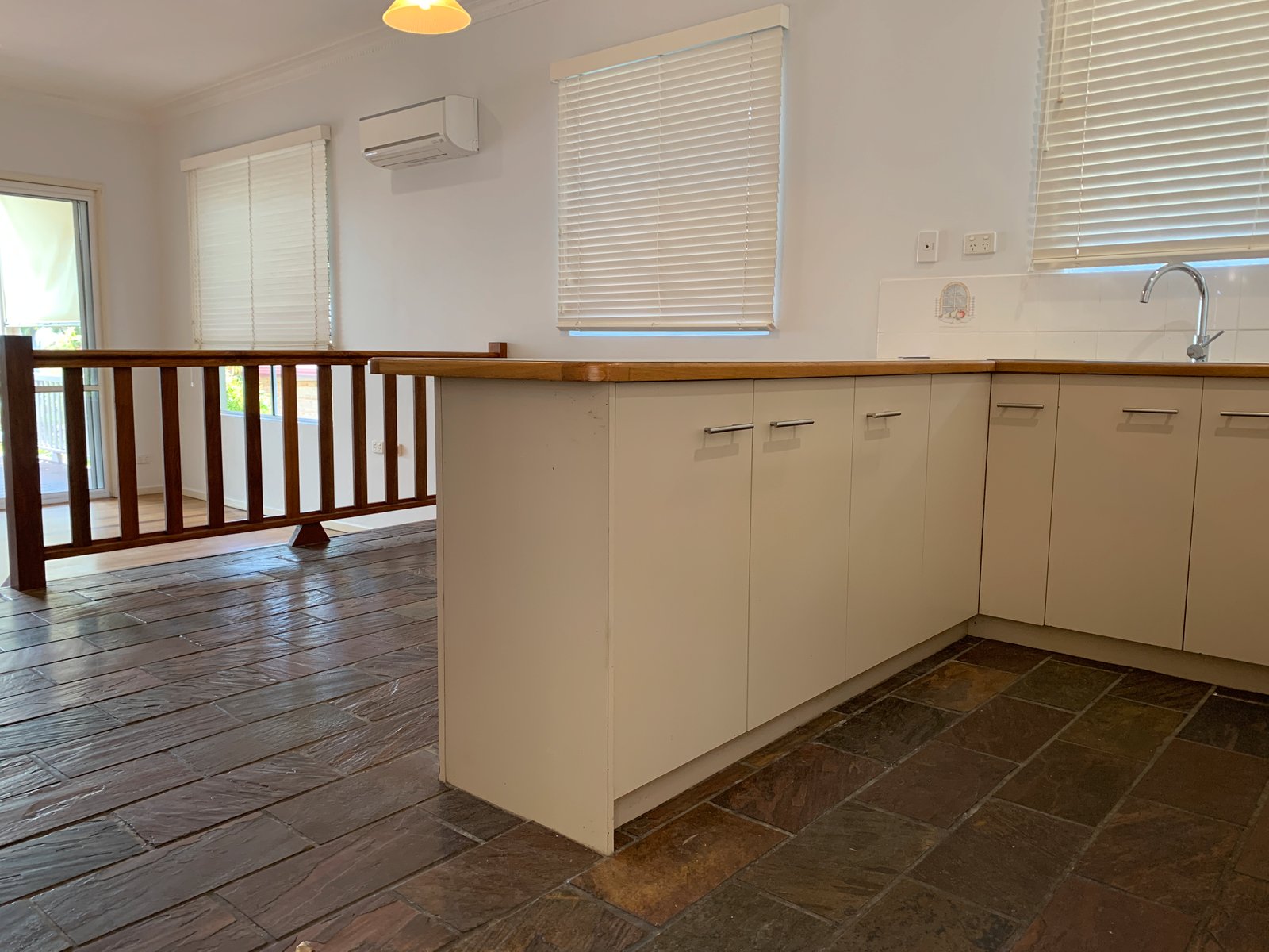 7B Eshelby Drive CANNONVALE 6