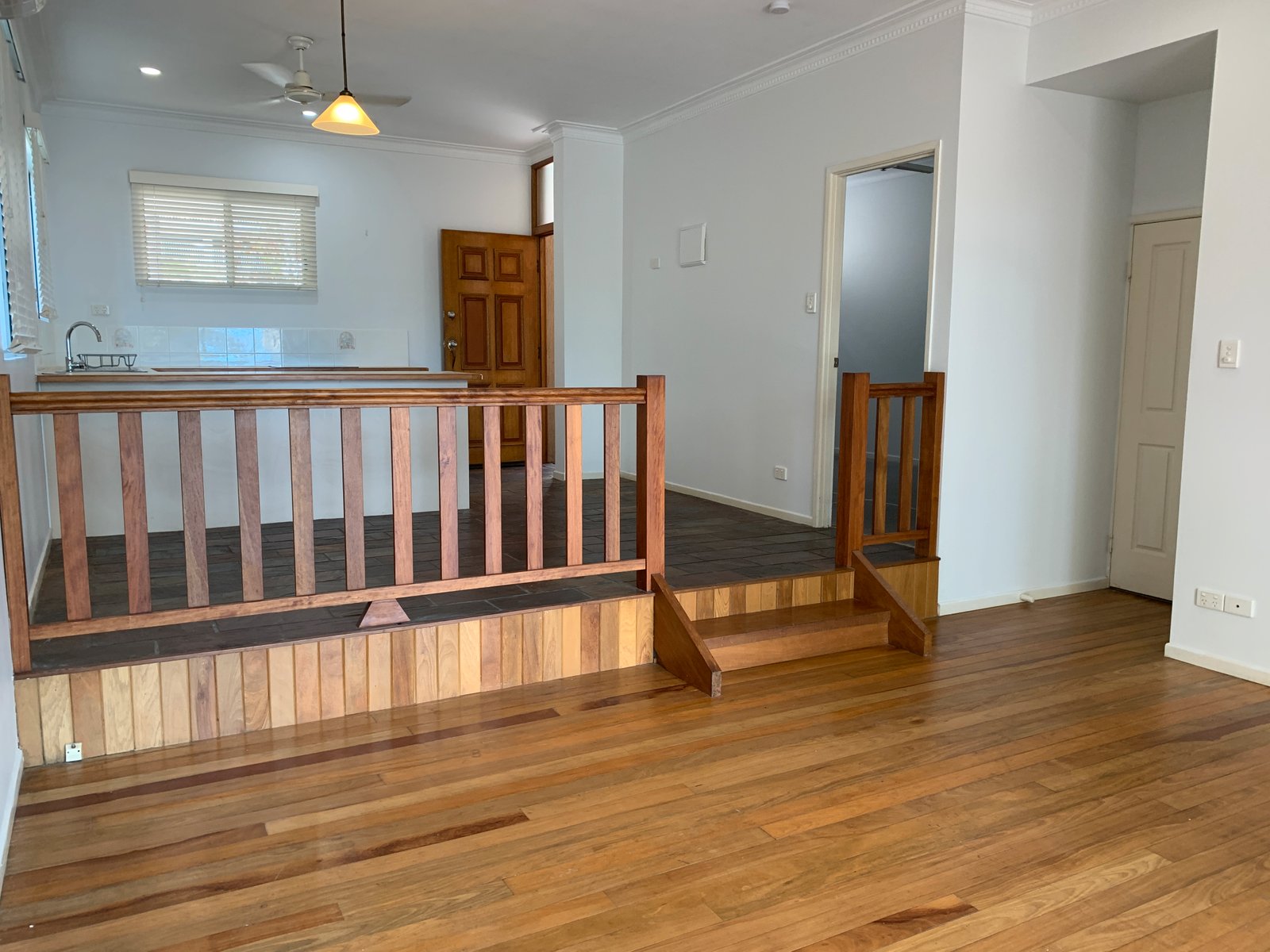 7B Eshelby Drive CANNONVALE 1