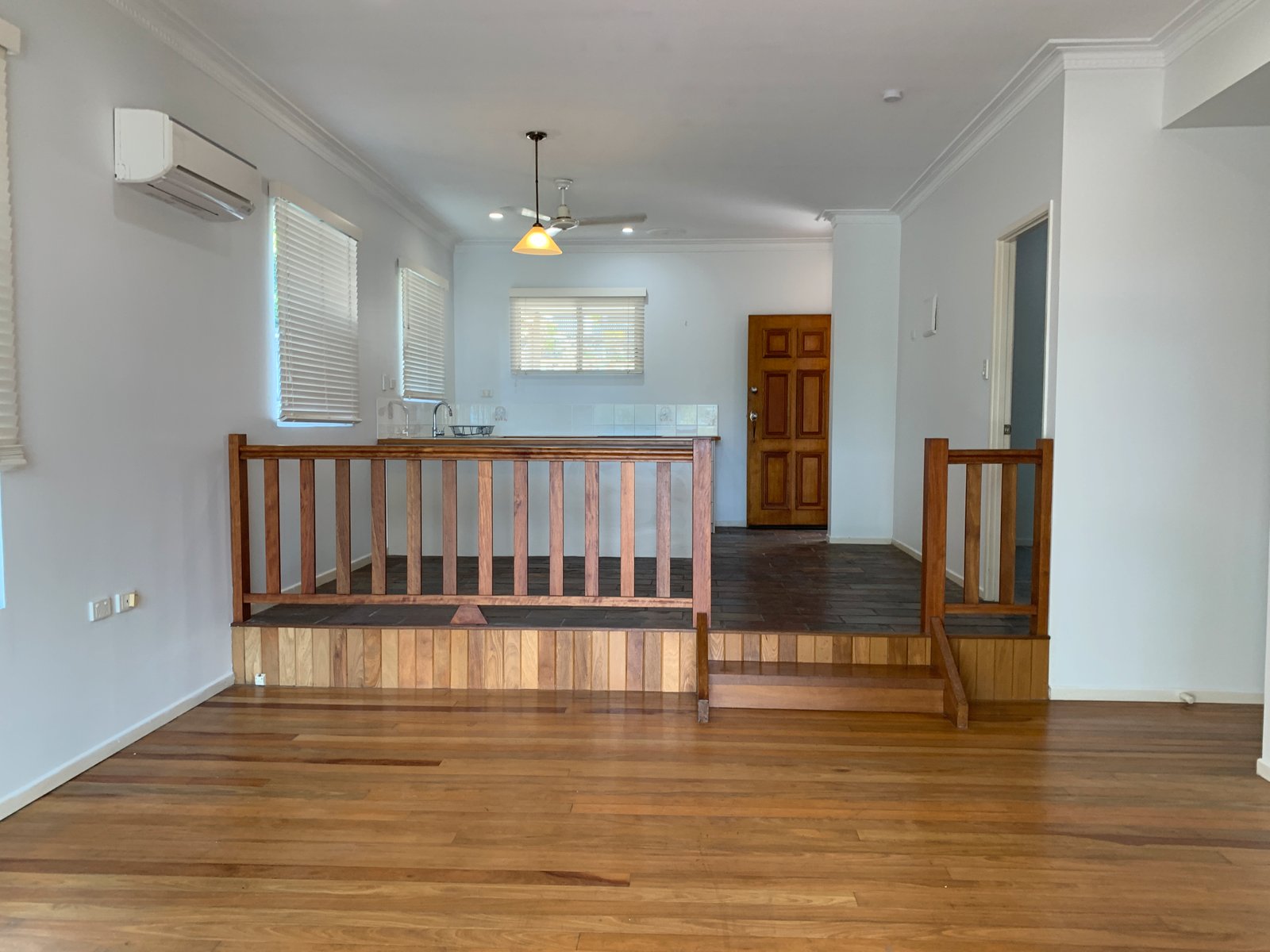 7B Eshelby Drive CANNONVALE 4
