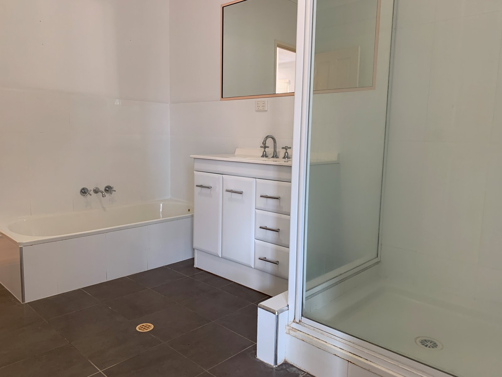 7B Eshelby Drive CANNONVALE 8