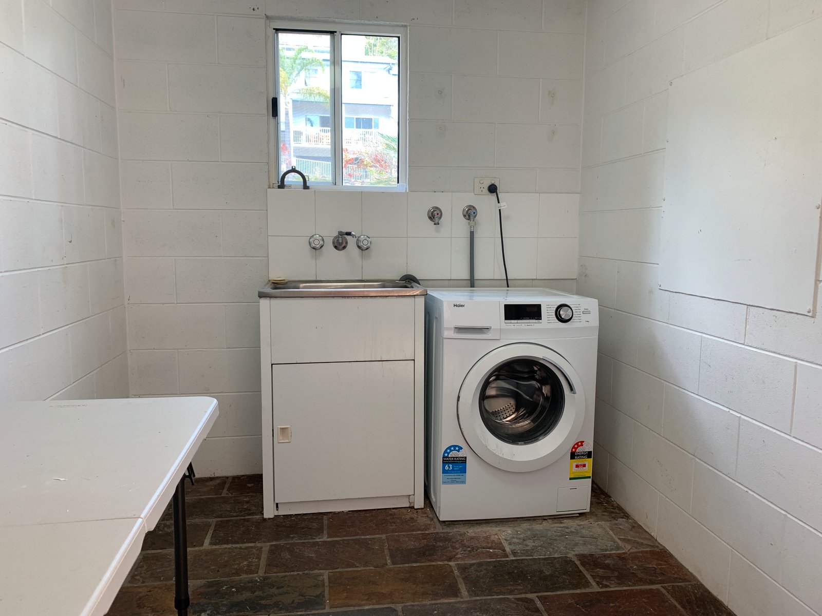 7B Eshelby Drive CANNONVALE 12