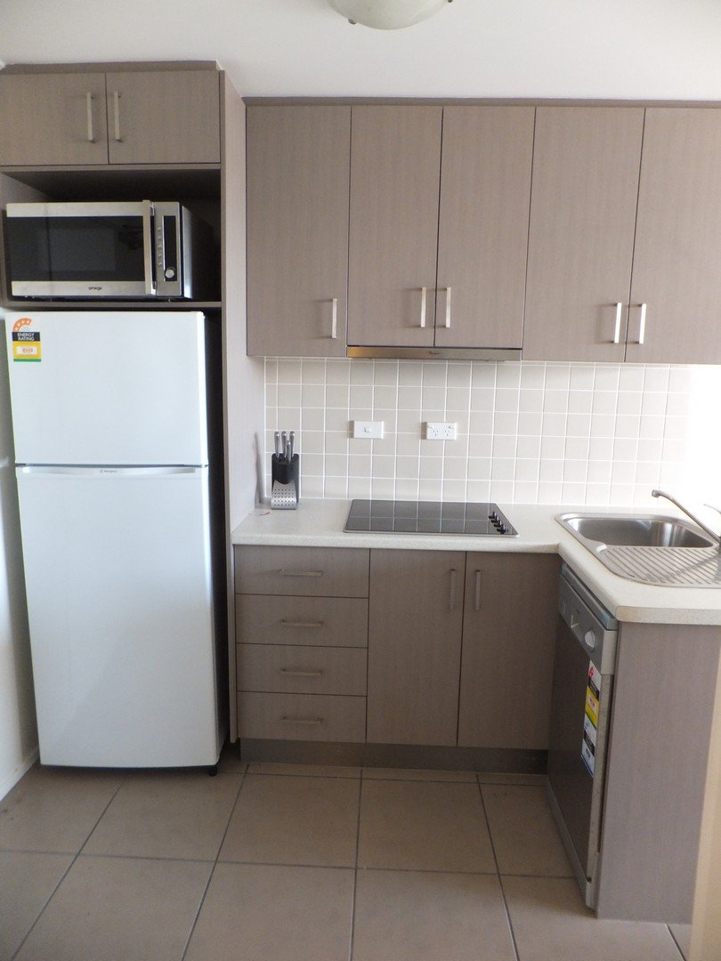 7B/14 Waterson Way AIRLIE BEACH 2