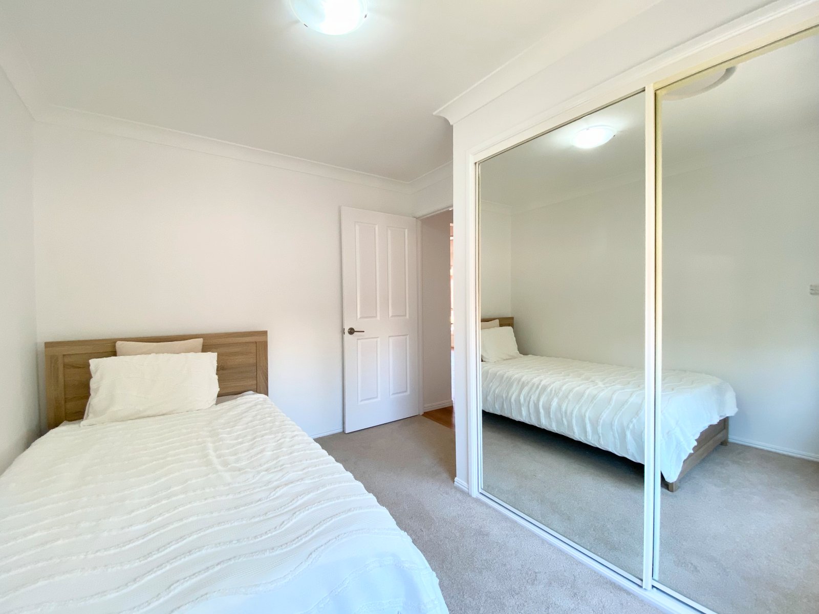 7E Yawl Close CORLETTE 12