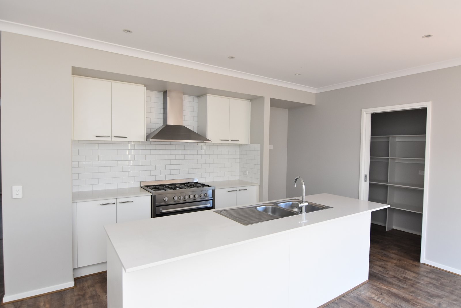 Gallery: 8-10 Foxglove Way