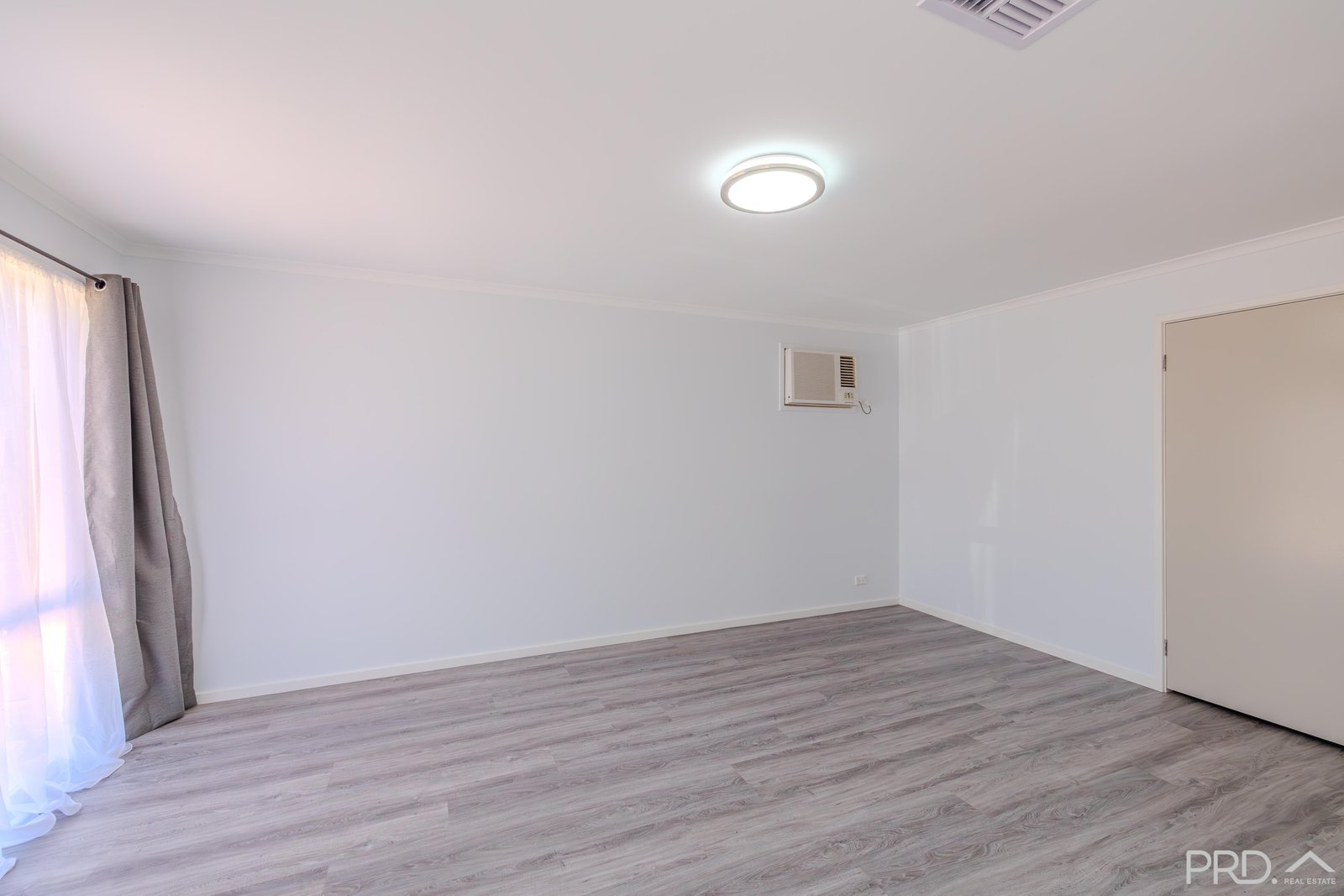 8 / 8 West Road BURONGA 4