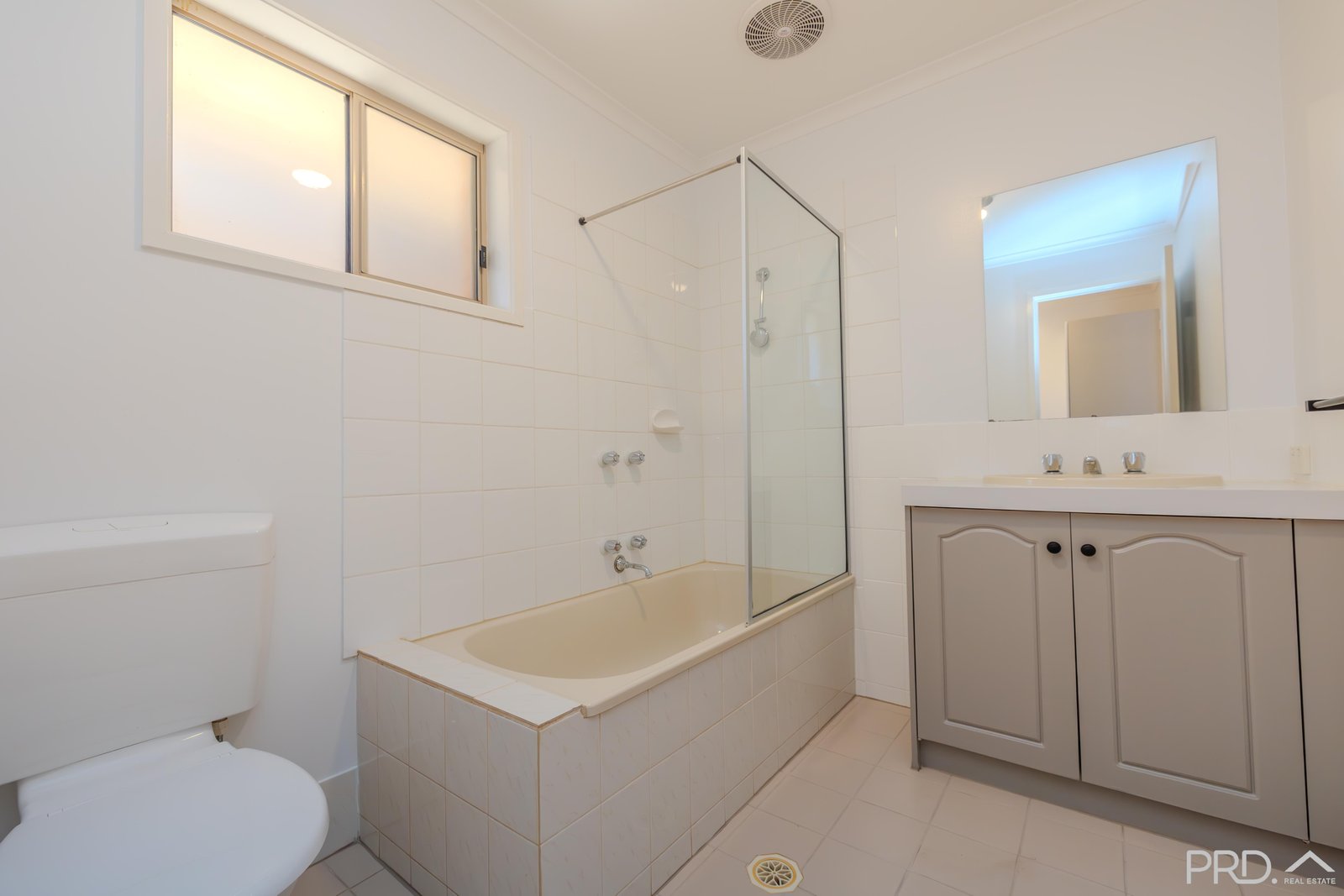 8 / 8 West Road BURONGA 9