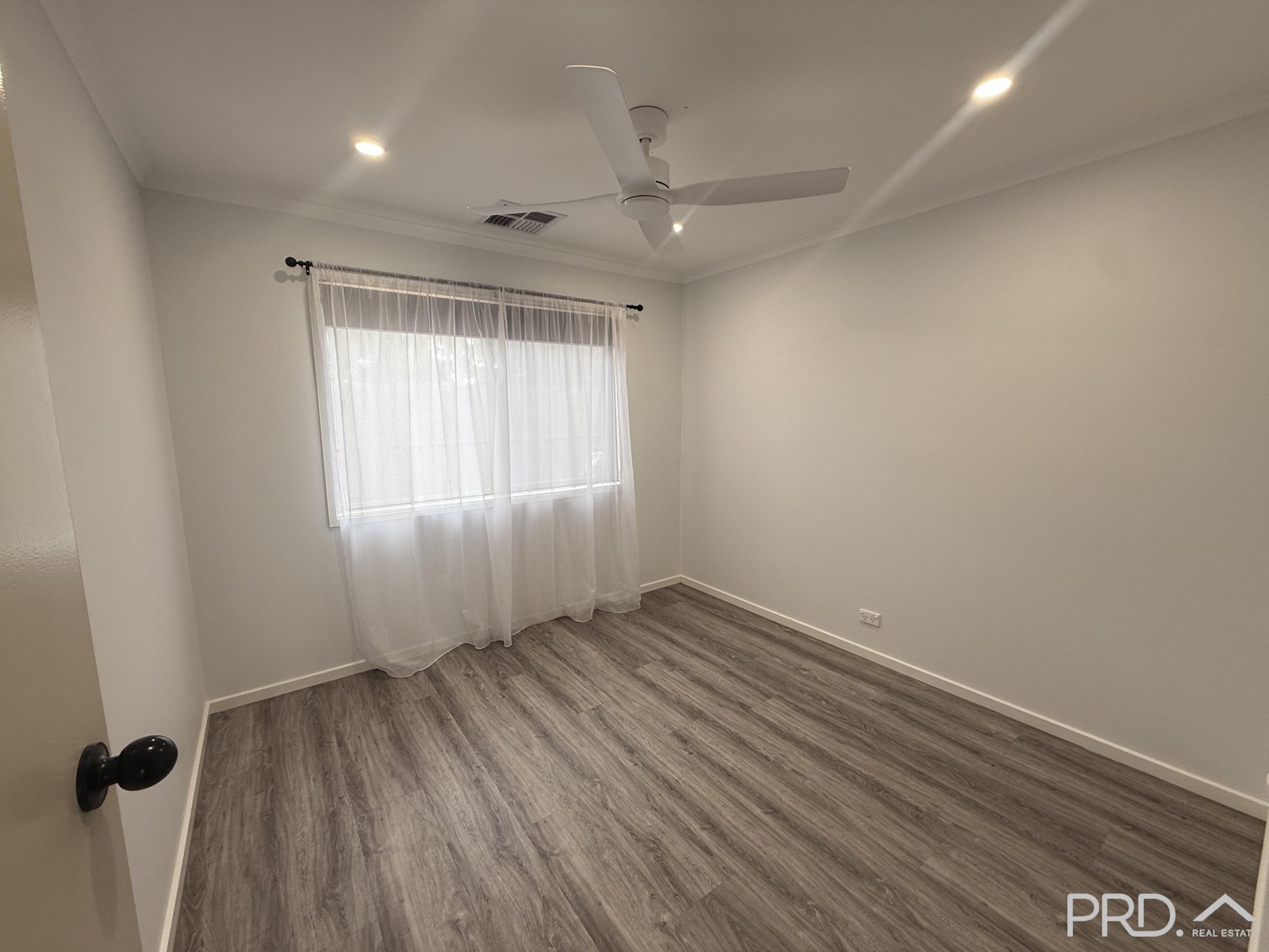 8 / 8 West Road BURONGA 10