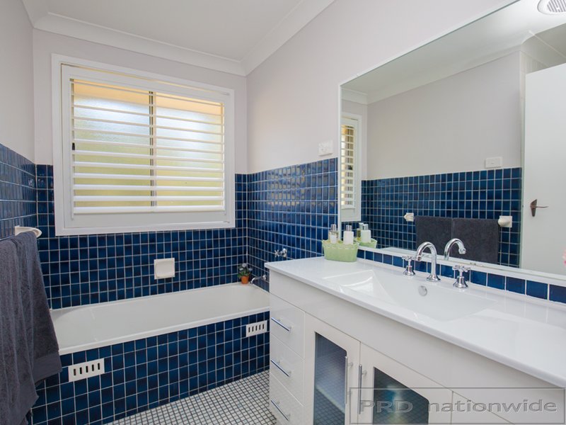 8 & 8a Knoll Crescent EAST MAITLAND 9