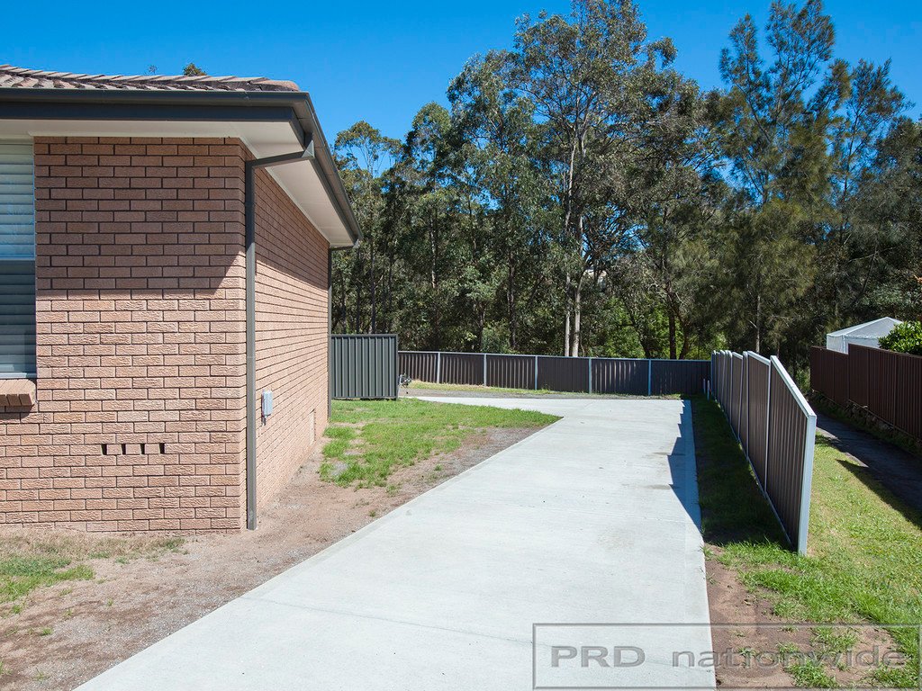 8 & 8a Knoll Crescent EAST MAITLAND 13