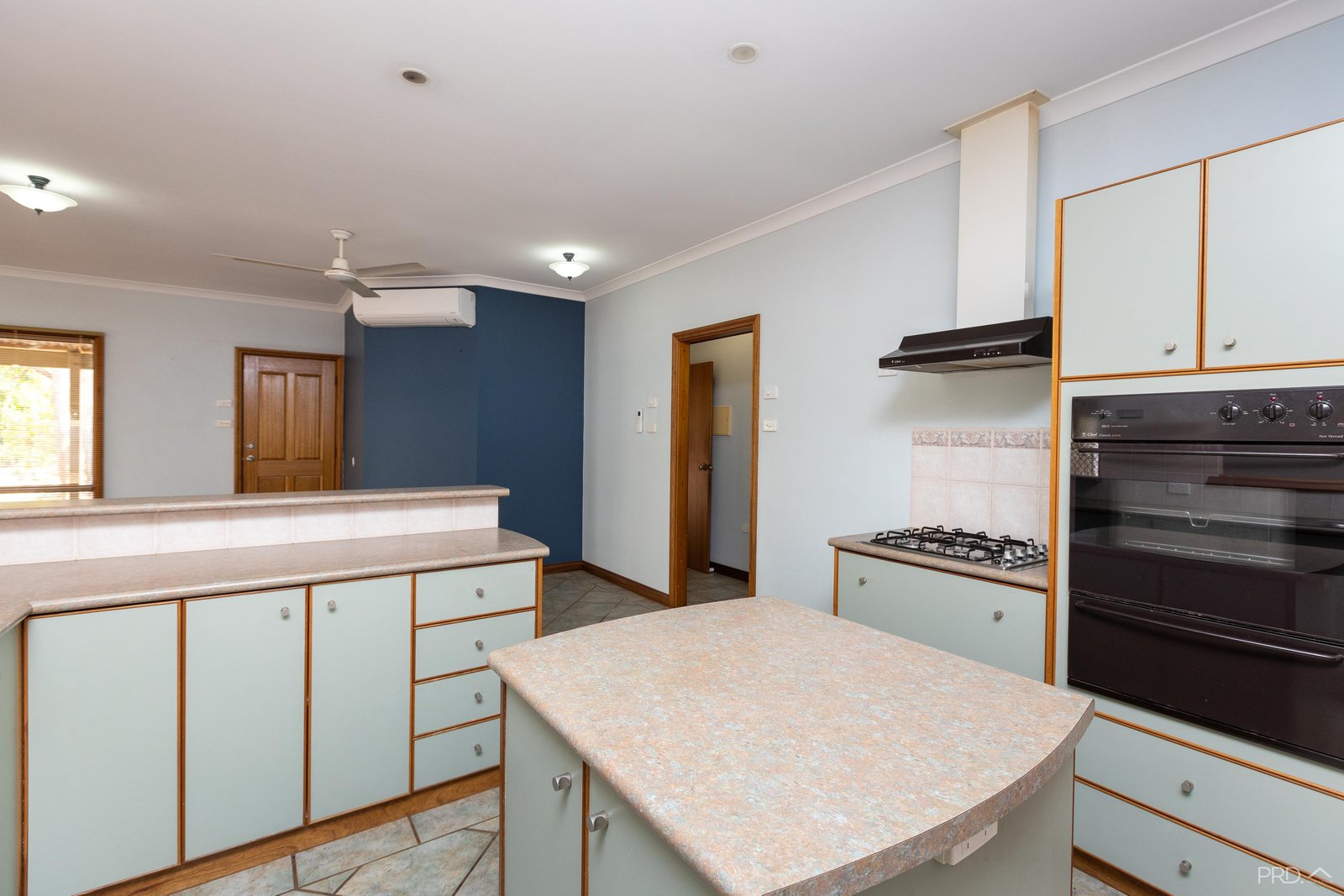 8 Aarons Drive CABLE BEACH 6