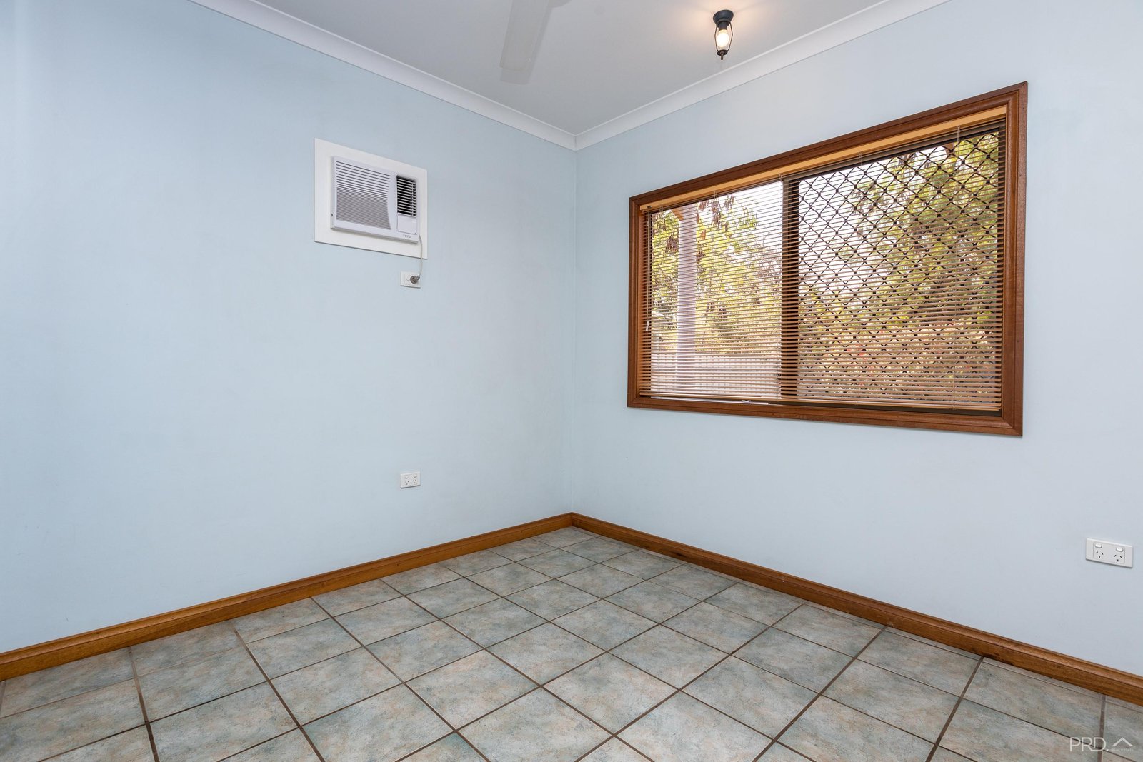 8 Aarons Drive CABLE BEACH 13