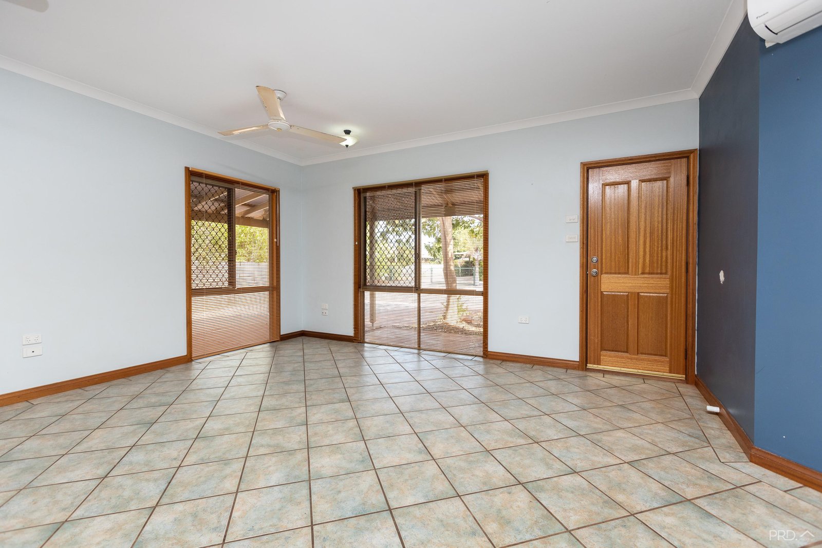 8 Aarons Drive CABLE BEACH 17
