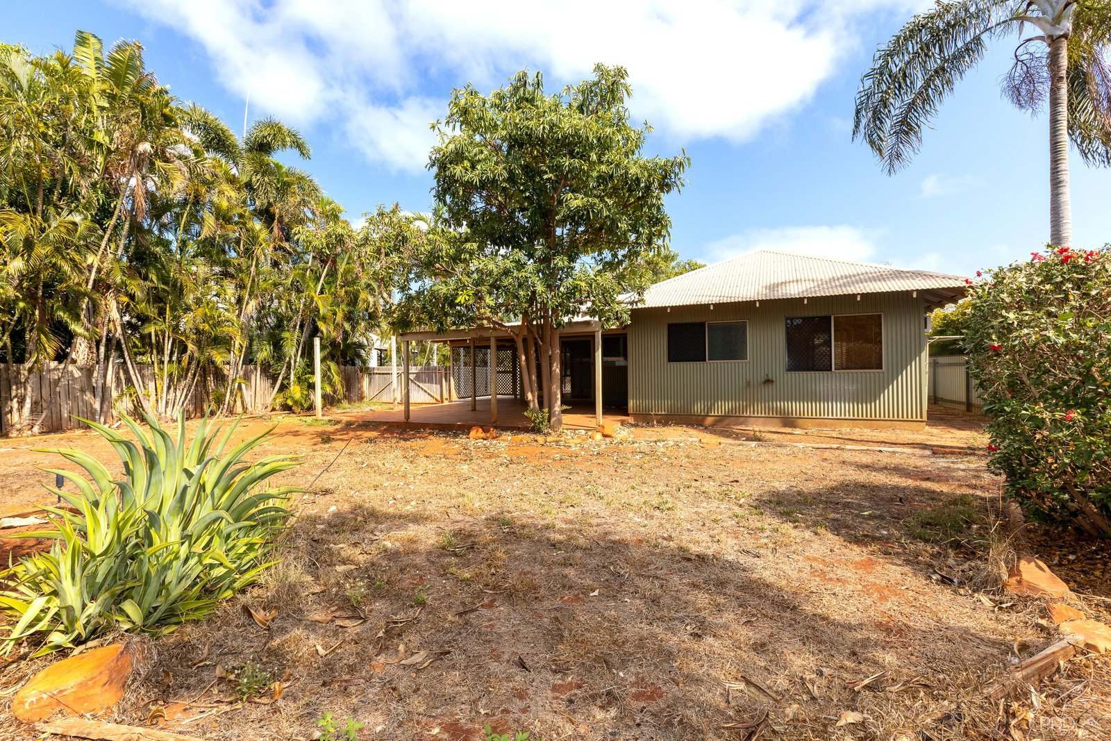 8 Aarons Drive CABLE BEACH 19