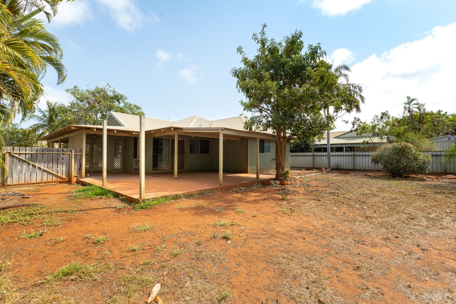 8 Aarons Drive CABLE BEACH 20