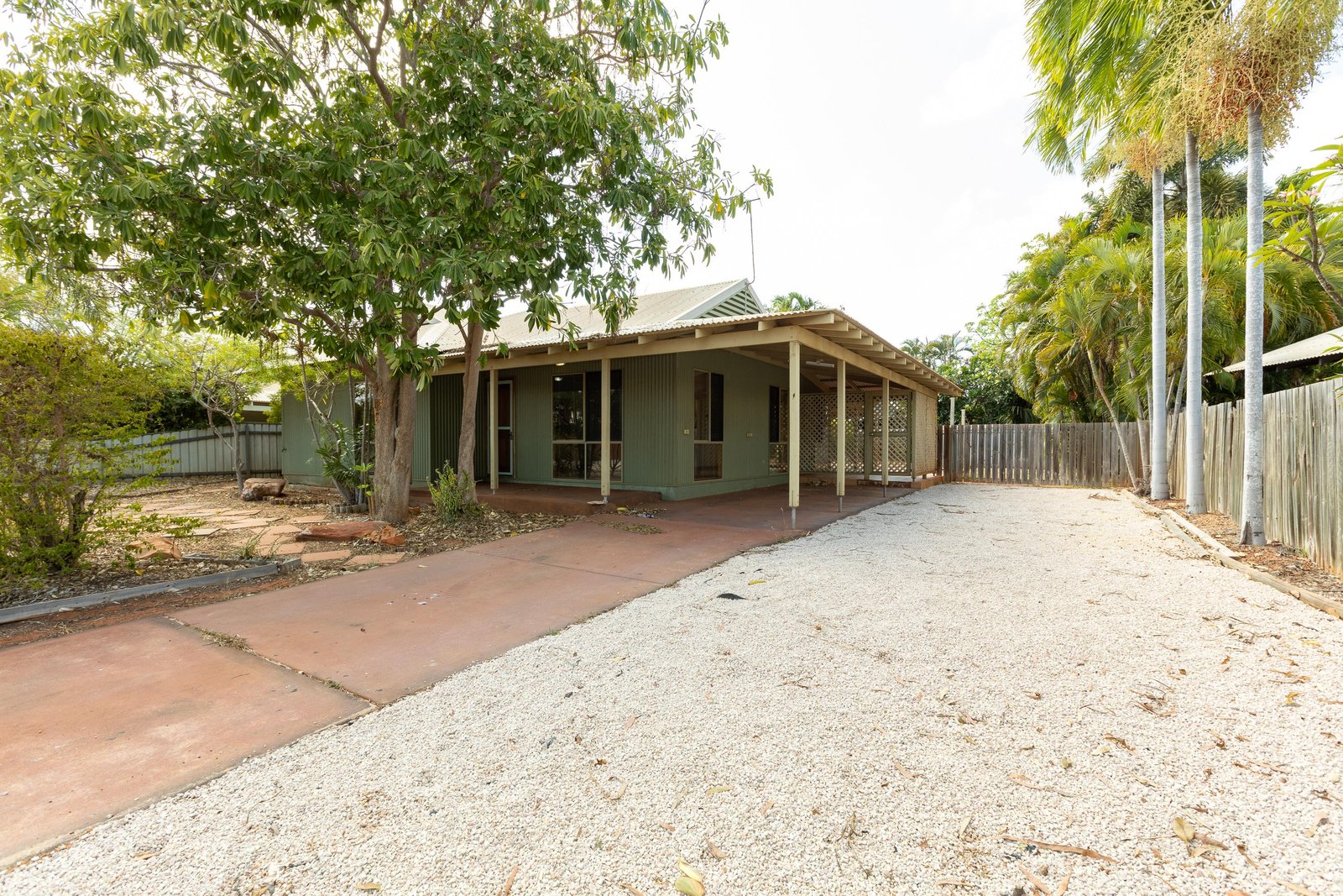 8 Aarons Drive CABLE BEACH 26