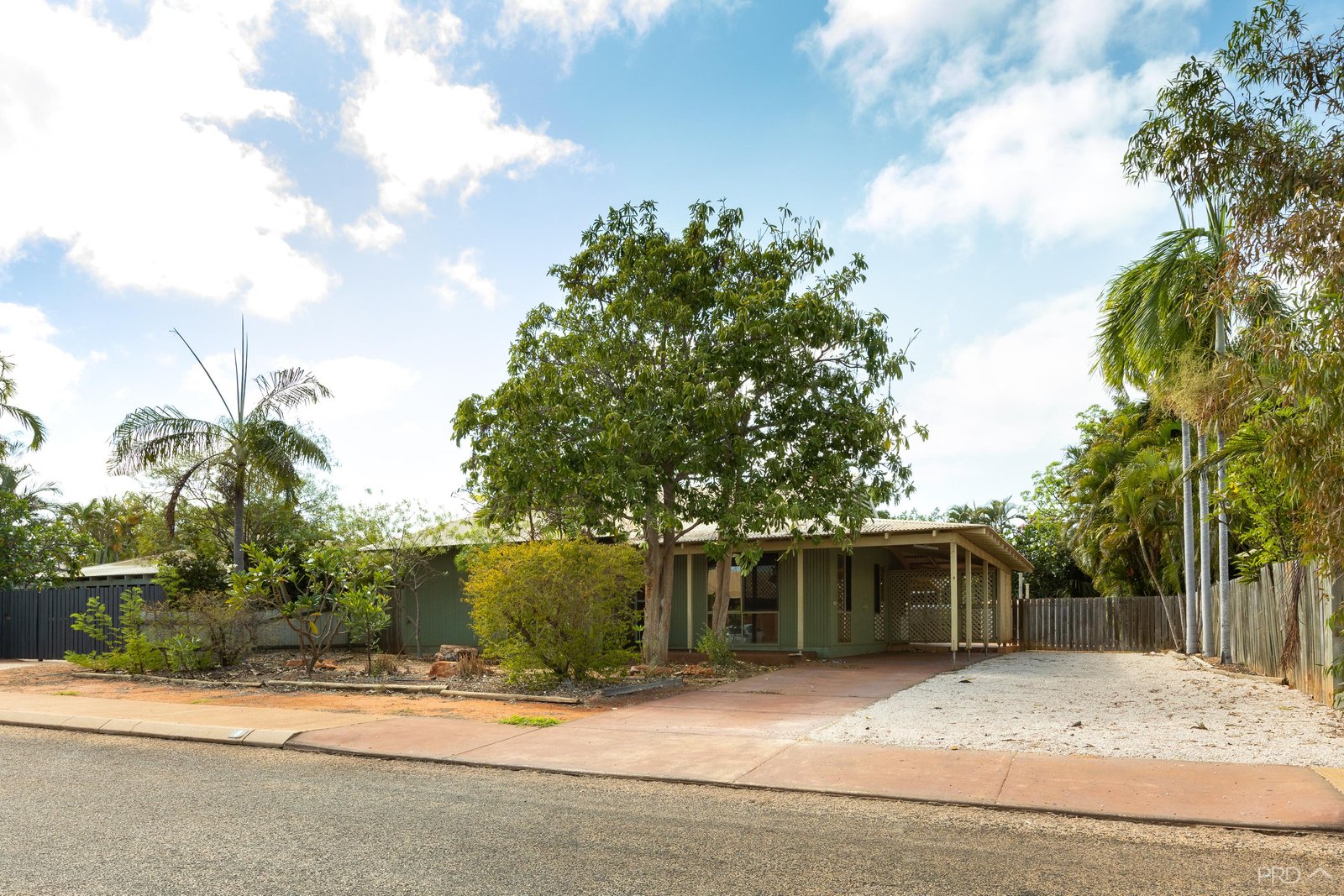 8 Aarons Drive CABLE BEACH 27