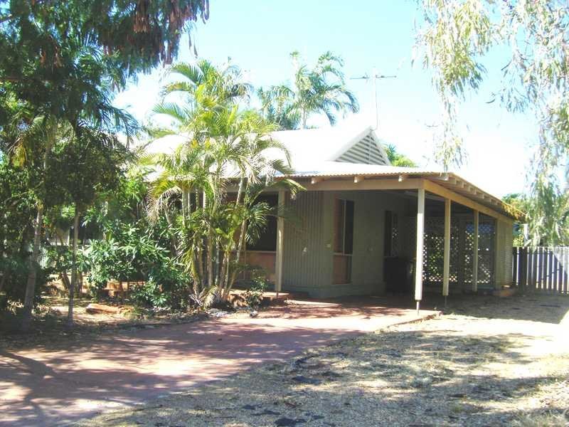 8 Aarons Drive CABLE BEACH 1
