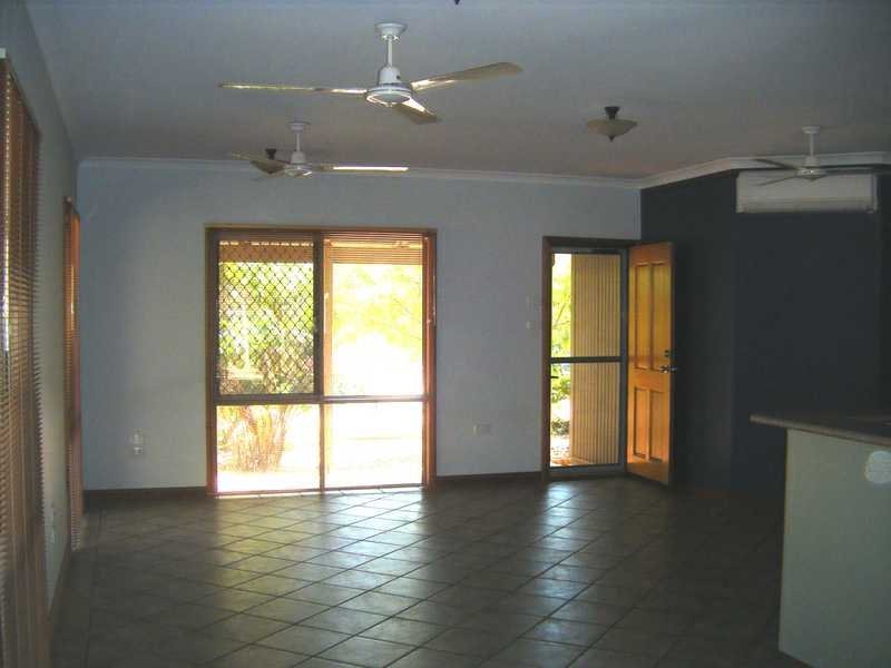8 Aarons Drive CABLE BEACH 4