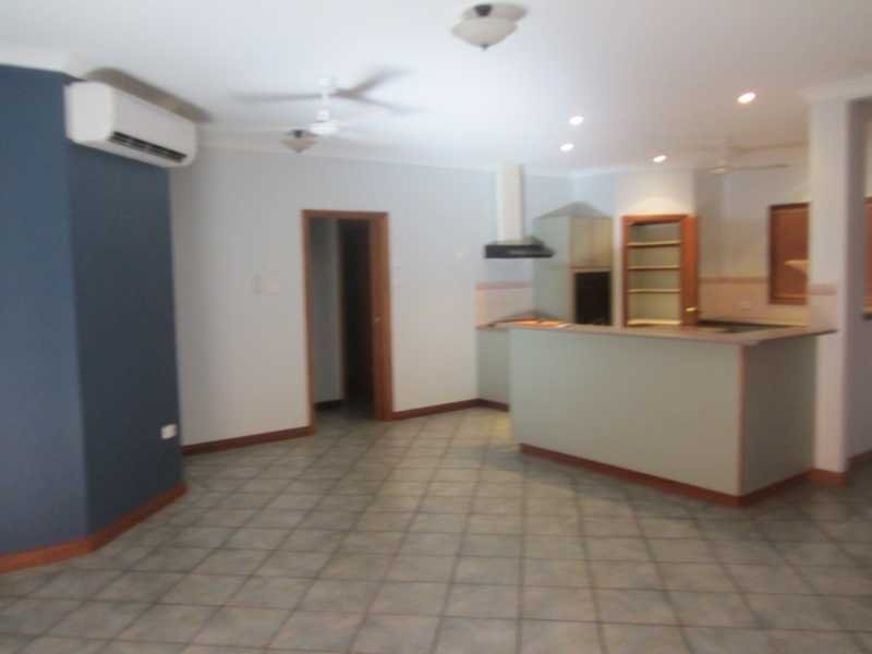8 Aarons Drive CABLE BEACH 6