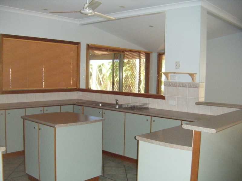 8 Aarons Drive CABLE BEACH 7